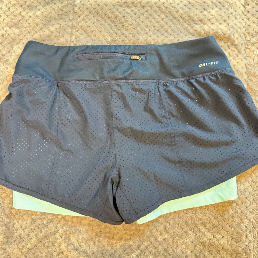 Nike Dri-FIT 2-in-1 Running Shorts Womens Medium Gray, Green Perforated 3.5in - Picture 6 of 9